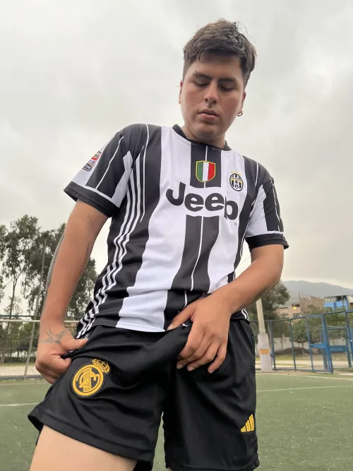 Thumbnail This soccer players bulge is so big you wont be able to handle it wanna give it a try Haha by joanmanly