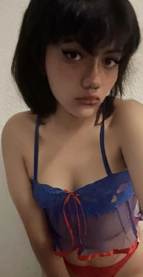 Thumbnail I look cute by TsVanessaa