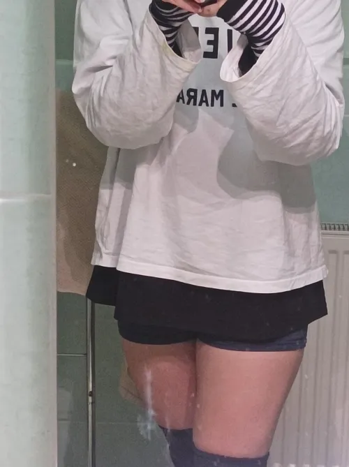 Thumbnail Quick pic 3 yes im in a bathroom 3 by Fmbynelli