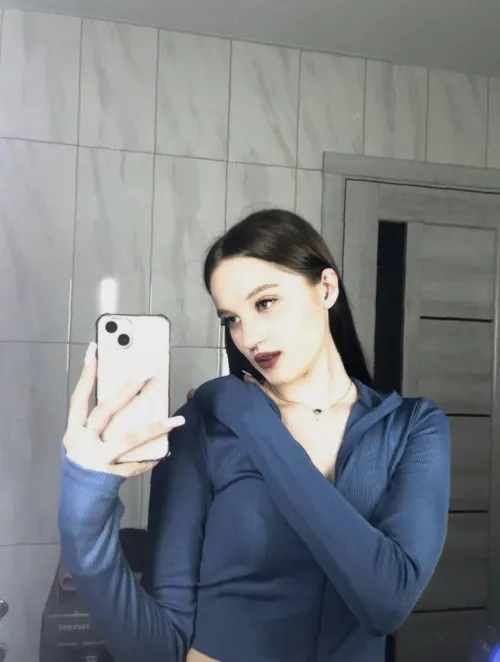 Thumbnail Fashion Fave: Dreamy_Nymph's Mirror Selfie Couture