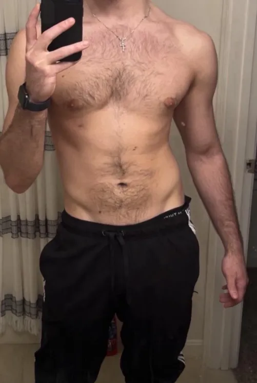 Thumbnail 27 M cmon bro lets send each other porn  by Swimming_Lab_8626