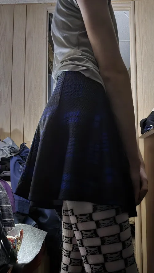 Thumbnail Decided to wear my skirt 3 by Dalicode