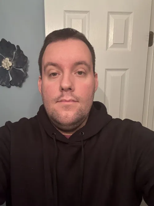Thumbnail Does anybody here think Im attractive or think Id look good with a beard Everybody tells me they like the facial hair amp Id look good with a beard but I just dont see it  by Ok-Sherbet-89