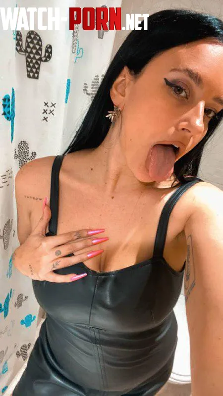 Come kiss me  wakingqueen OnlyFans by w_queen