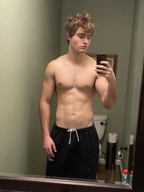 Thumbnail How do I look by Tructas