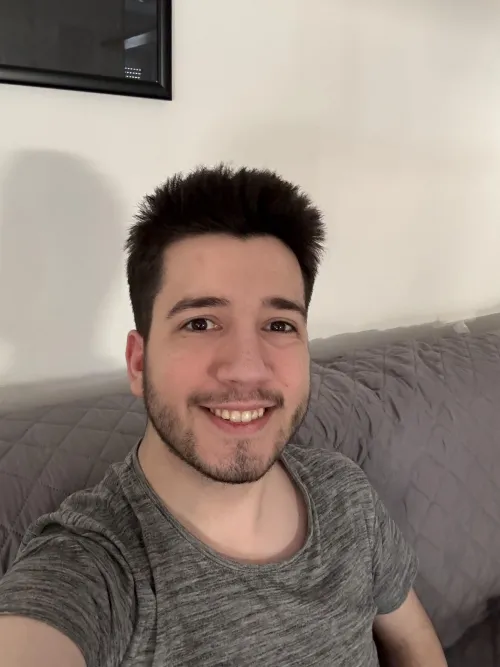 Thumbnail Quick selfie before binging netflix by Quantumanic