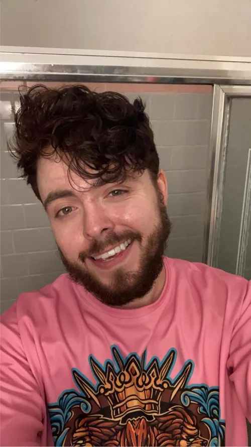 Thumbnail Hello cute men Im single and ready to mingle  by softyserve69