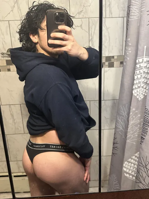 Thumbnail Post booty workout pic by cutesissynancy