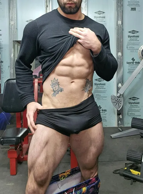 Thumbnail Anyone into thighs and abs by Ronnie-Pump