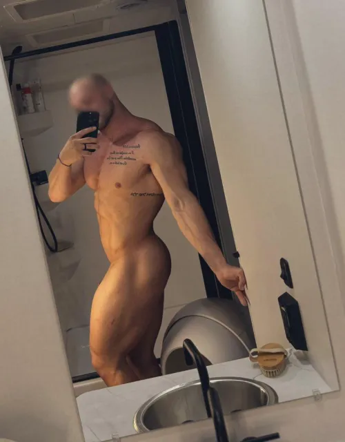 Thumbnail Leg day is my favorite  by RhettRileyxxx