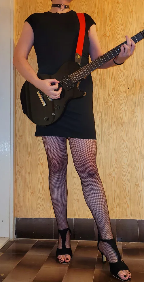 Thumbnail Who likes girls with guitars by bgp01