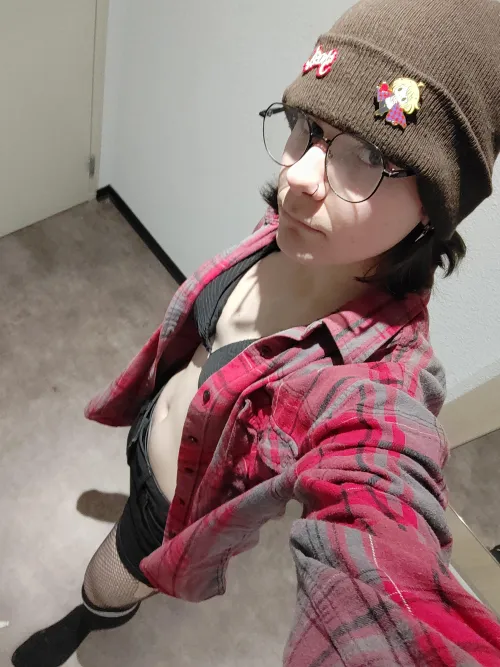 Thumbnail Heyyy  by camswisspower