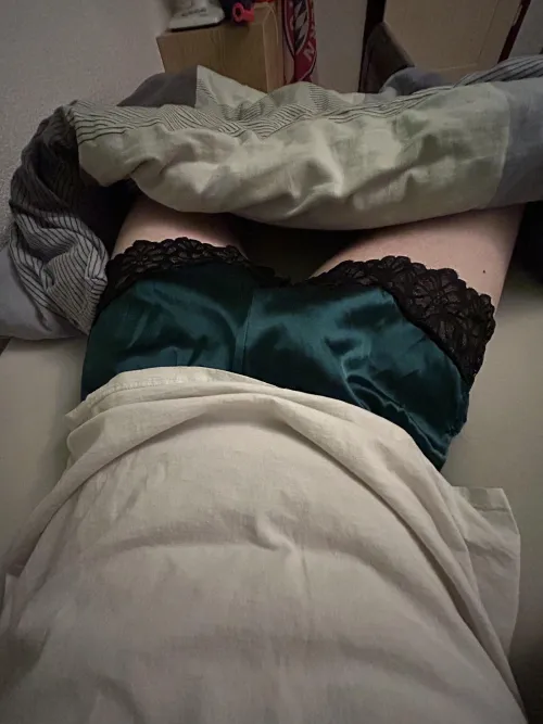 Thumbnail First time sleeping in Femboy stuff between two days with work and no one knows what do you think of my night wear by Dreasasas