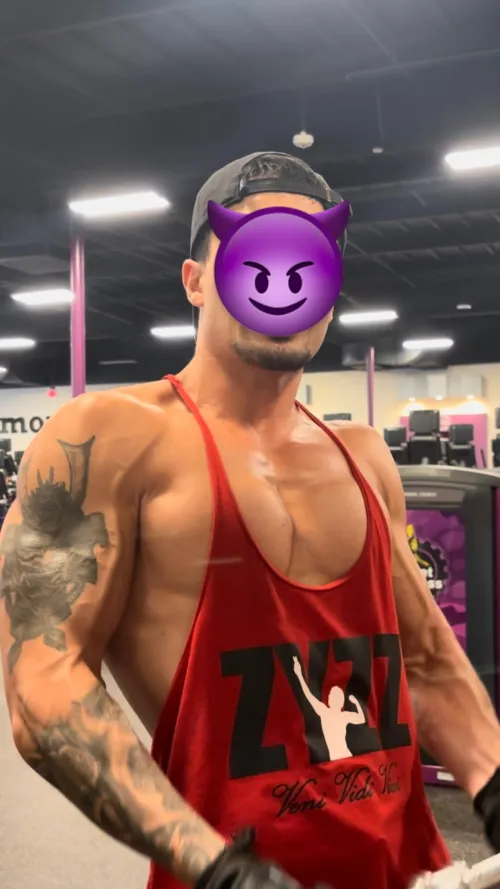 Thumbnail Never ever do I regret getting tattoos on my JACKED arms  by TheeGuyDerek