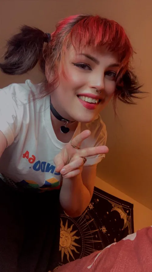 Thumbnail Hey girlies stay strong this year by Cyren_EXE