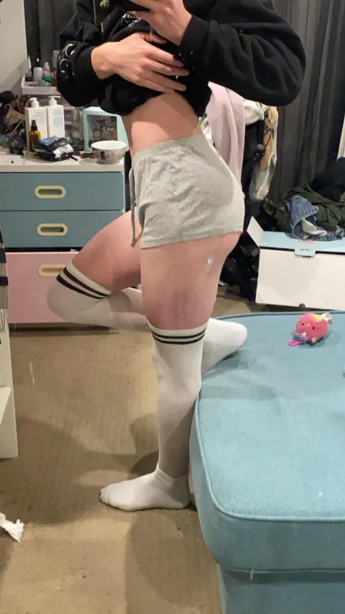 Thumbnail I fell over and scratched my leg  by FemRoxy