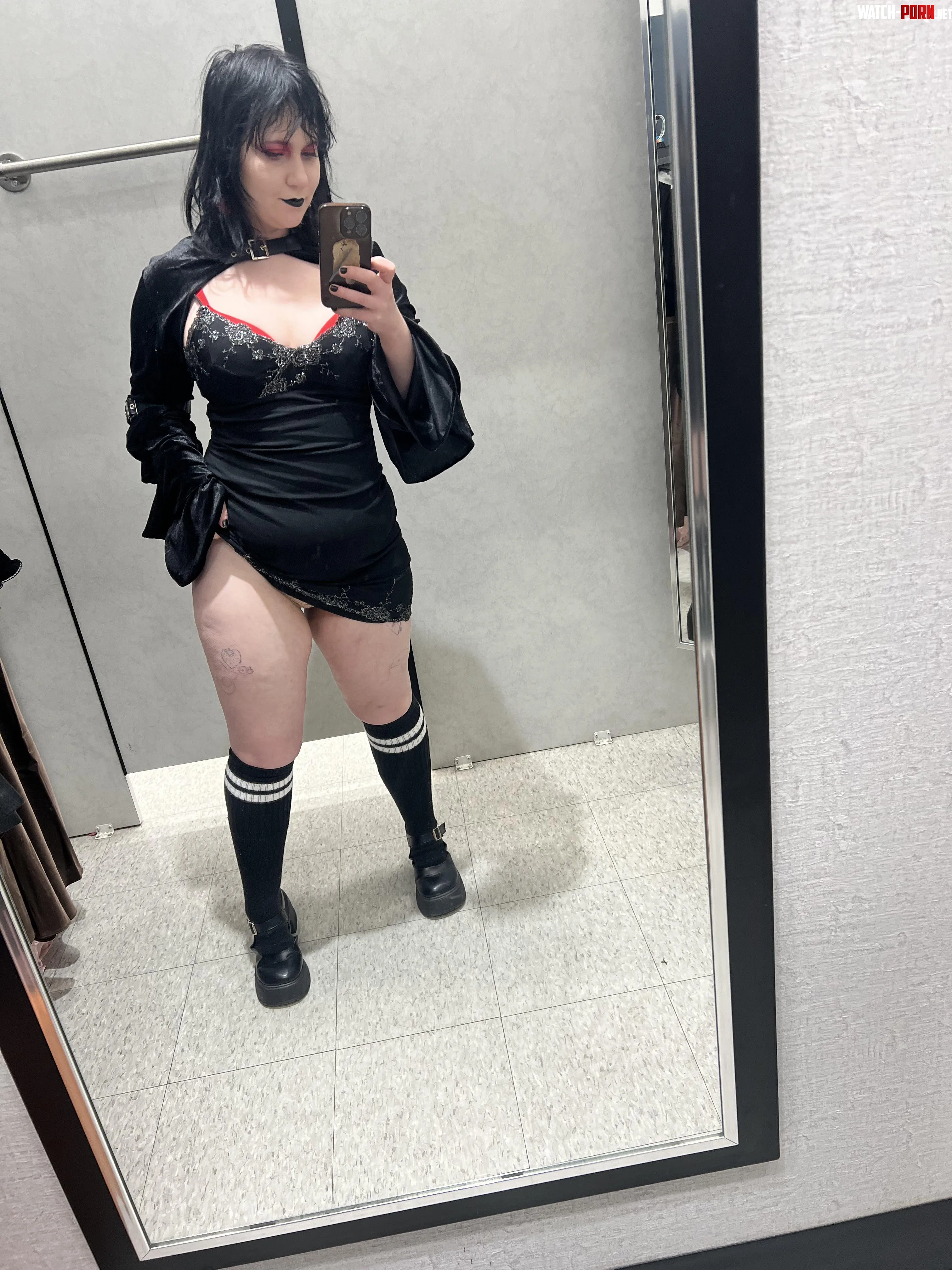 Do you want a gothicc girl to crush you with their thighs by Dpnbitch