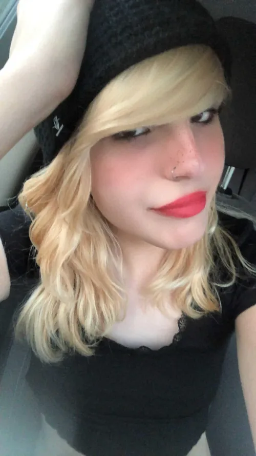 Thumbnail Blondes have more fun  by bloodyrose363