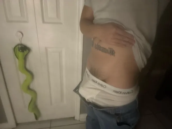 Thumbnail hmu to chat 21m by [deleted]