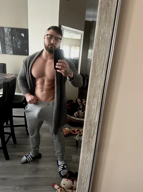 Thumbnail Nothing like wearing sweat pants all day  by Averagejoe_fit