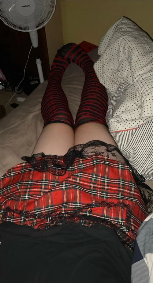 Thumbnail would anyone wanna rest their head on these chubby tgirl thighs by dahliaSnake
