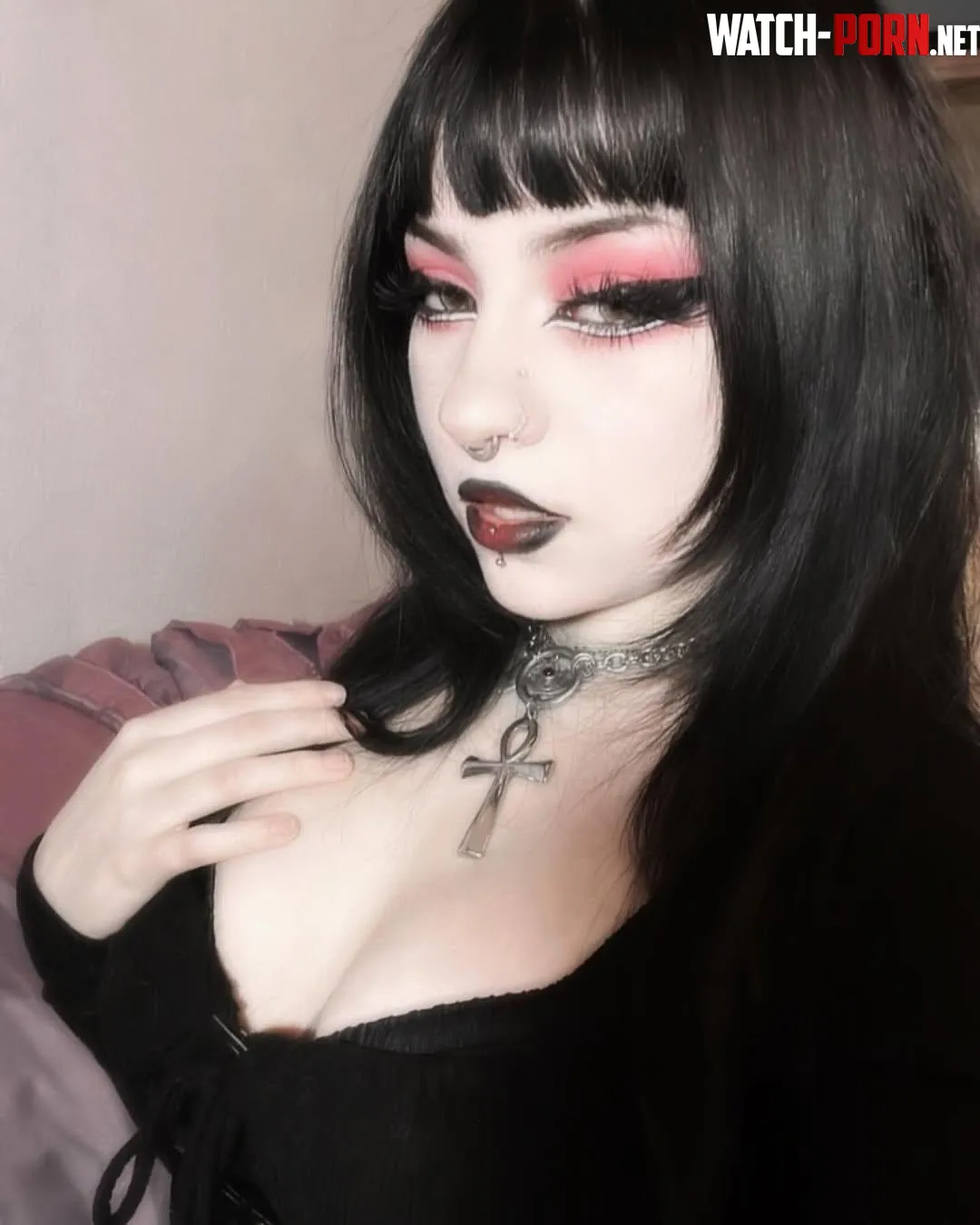 are you into classy goth girls too by BabeLover211