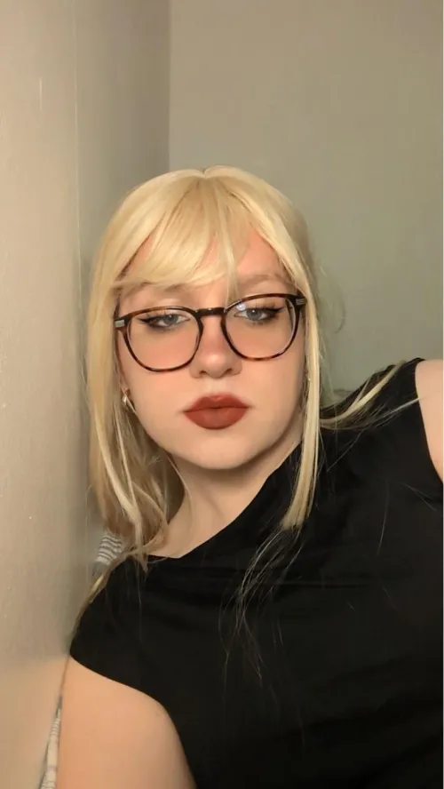 Thumbnail This wig might carry me through winter by legs_throwaways