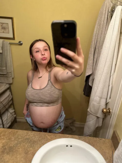 Thumbnail Capturing the Journey of a Preggo Momma's Mirror Selfie by cassieonlyxo