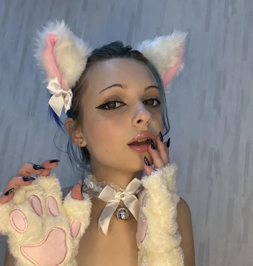 Thumbnail Delve into the Seductive World of Petplay with _blue_river_