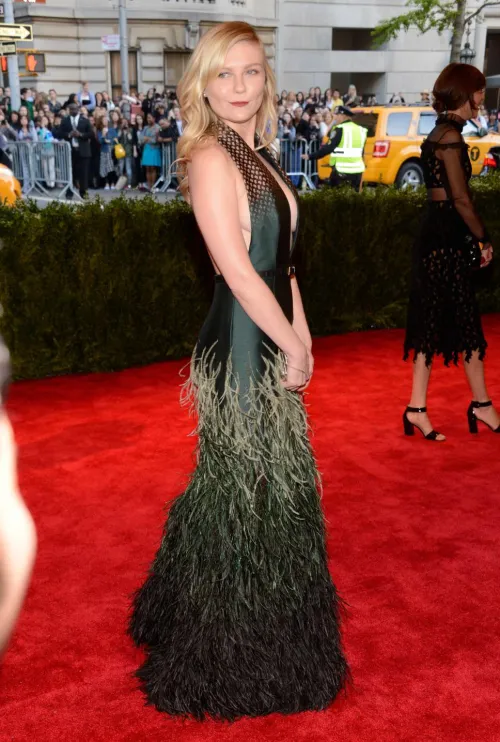 Thumbnail Sophisticated Beauty: Kirsten Dunst's Allure Explored by DebbieTheHo
