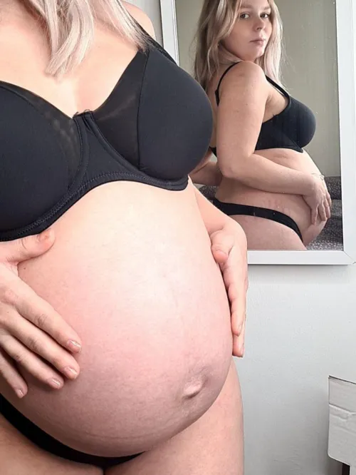 Thumbnail Exploring the Fascination with Massive Pregnant Bellies by pregnant_brandi