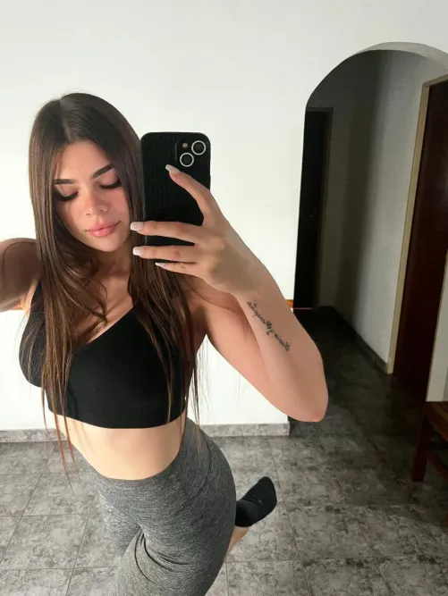 Thumbnail Fitness and Fashion: pretty_evaa's Gym Selfie Journey