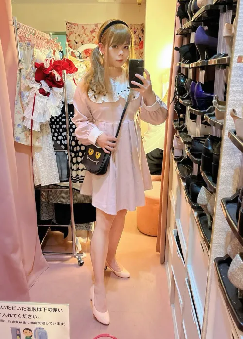 Thumbnail At a crossdressing bar in Japan by dwaejitokki2_