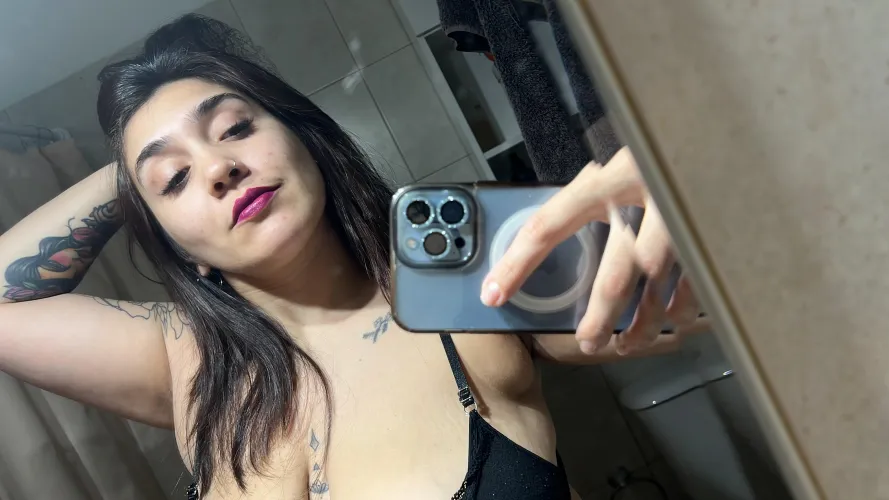 Thumbnail Seeking Approval: mommysensual's Self-Assured Selfie