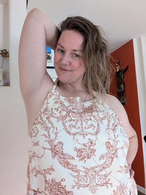 Thumbnail Stubble Sweetness: Simple Armpit Charm