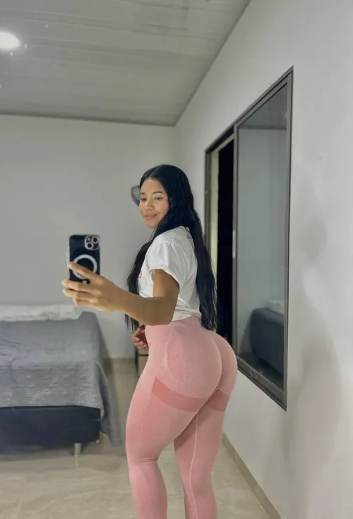 Thumbnail YogaPants Affection: maggiemarina's Love Affair