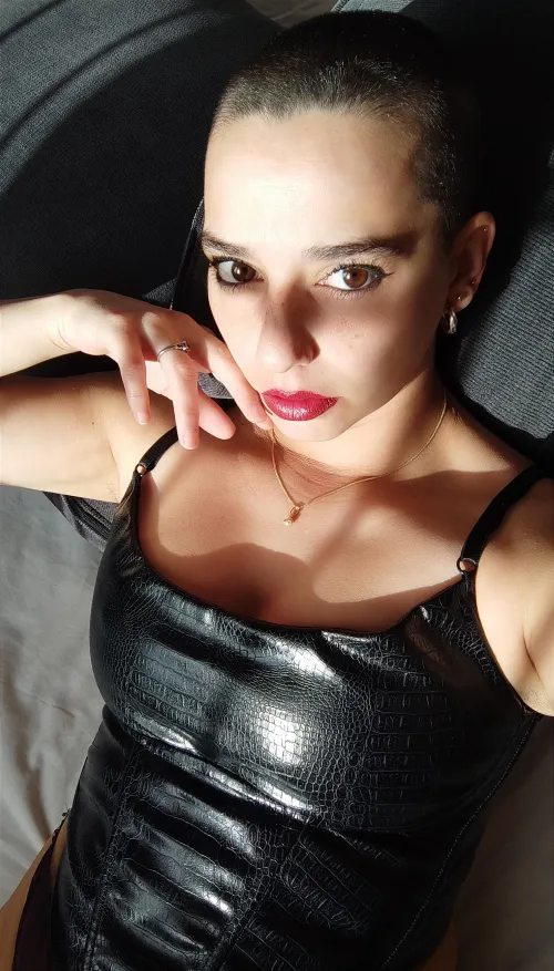 Thumbnail Sun-Kissed Beauty: Discovering rahelbald's Journey in LadiesInLeather