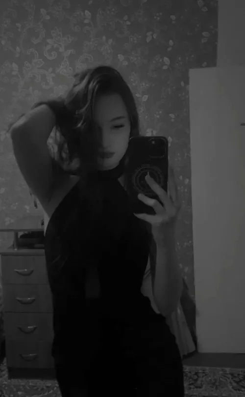 Thumbnail Dreamy_Nymph's Passion Captured: A MirrorSelfie Revelation