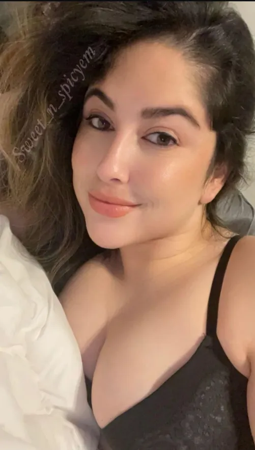 Thumbnail Sweet_n_spicyem Shares Tell-All Day & Compliments in 'Tell Me About Your Day, Then Tell Me I Am Pretty' - maturemilf