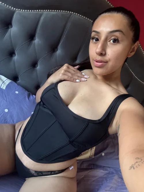 Thumbnail Pink Tops and Cutie Nails - A Perfect Combo | mycleavage