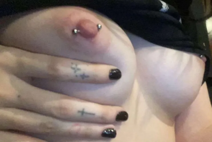 Thumbnail Choosing Between Small Boobs and Bigger Ones - GothicJade_ Asks