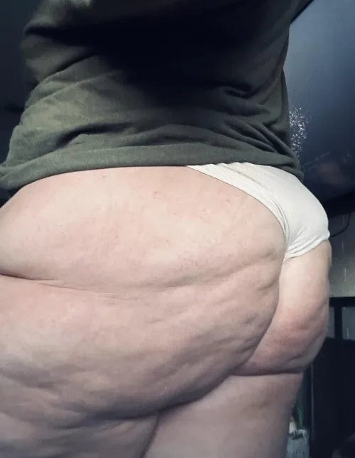 Thumbnail Embracing Confidence and Curves in OnlyFans101 by mmunch333