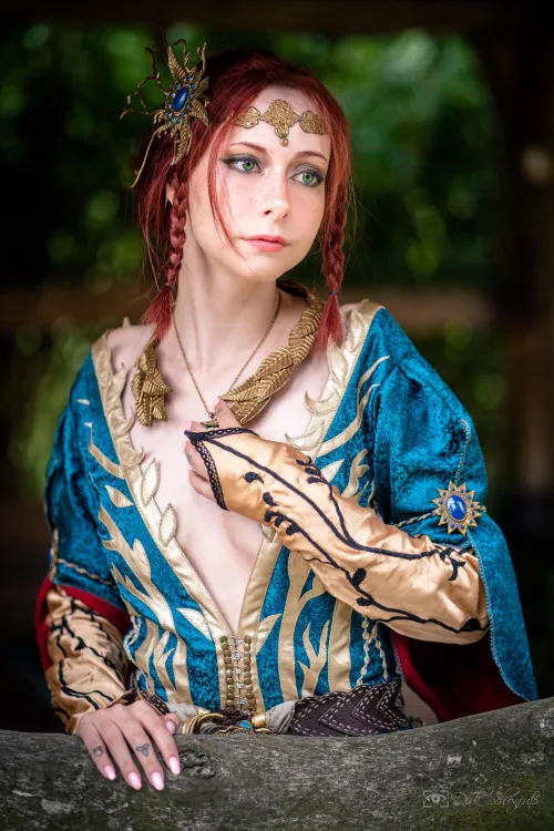 Thumbnail naensi Portrays Triss Merigold in Stunning Cosplay Transformation