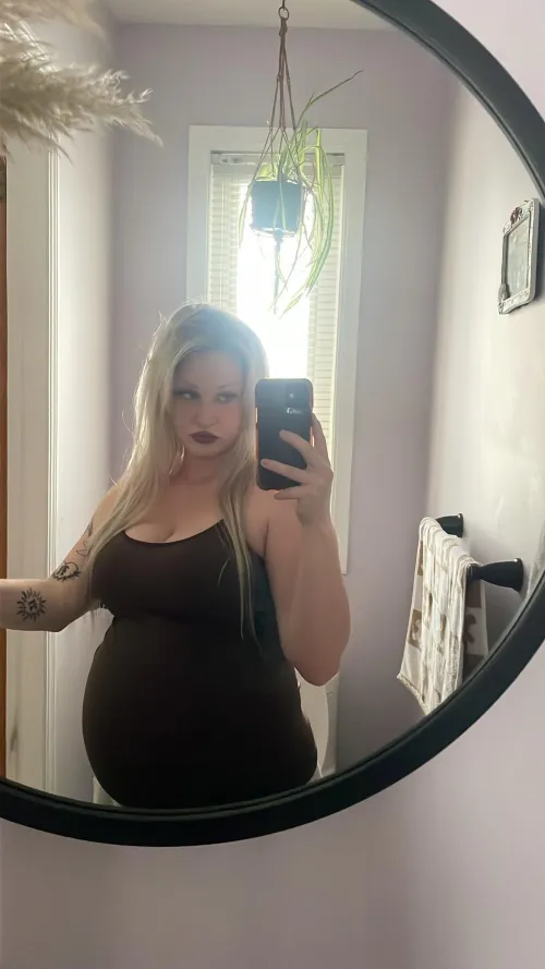 Thumbnail Exploring the Beauty of a Pregnant Body - PreggoPorn Content by snownymph666