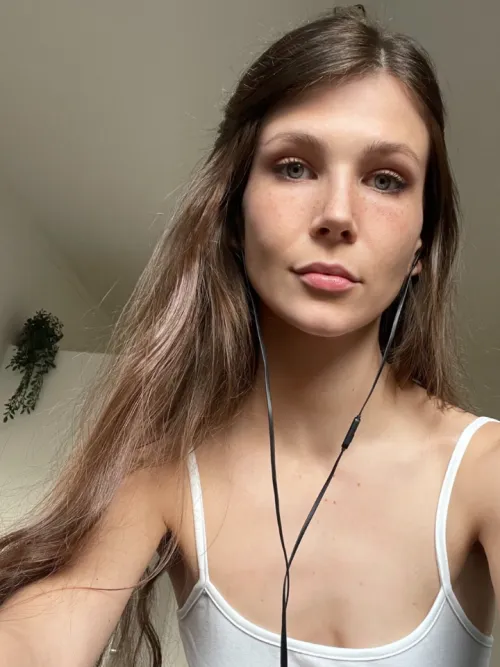 Thumbnail Breaking into the Scene: IvyNash's First Post in the Brunette Category