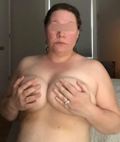 Thumbnail DesirableHolly Expresses Hatred Towards Bras - Handbra Revelations