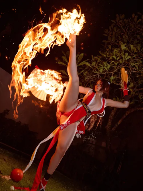 Thumbnail Mai Shiranui Cosplay by Oichi - A Stunning Transformation! by LadyOichi