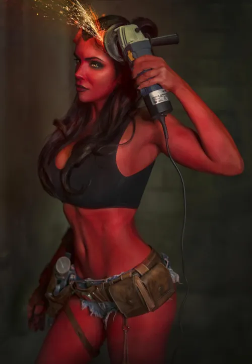 Thumbnail iam_ocotkuro Dazzles as Fem Hellboy in Exquisite Cosplay