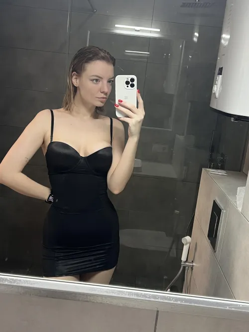 Thumbnail Pretty in a Dress: Imagining Without Panties