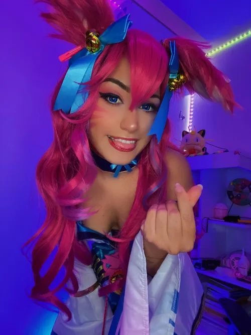 Thumbnail batcayra Captivates as Ahri Spirit Blossom in Cosplay Brilliance